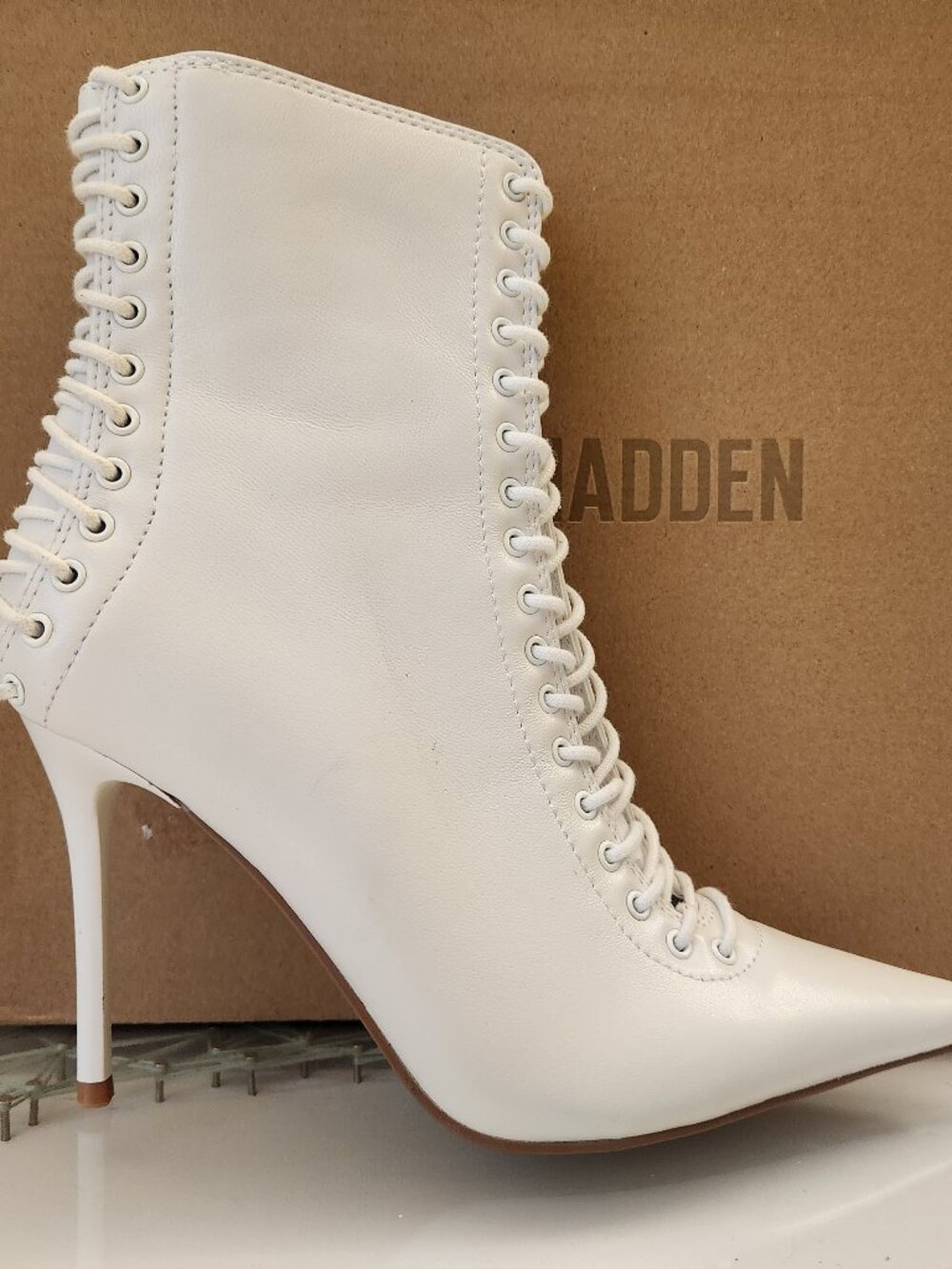 Steve Madden White Leather "Allnight" Booties. NIB. Size 6